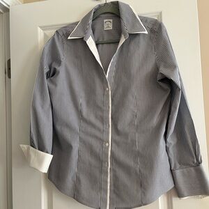 Ladies Brooks Brothers tailored fit double collar and double cuffed blouse